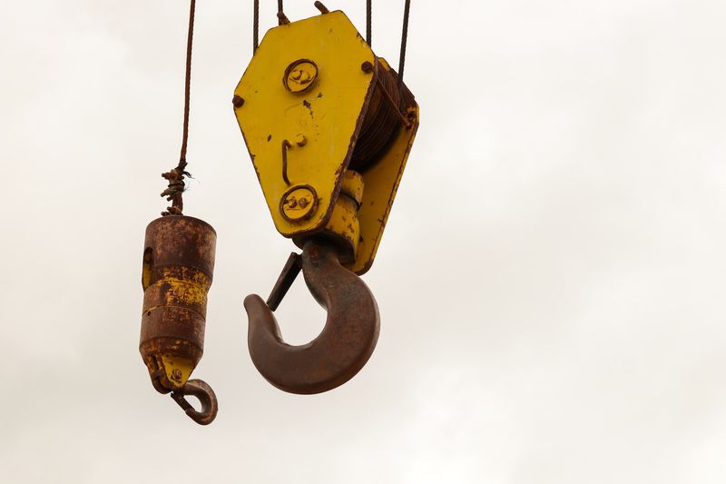 A crane hook next to a pulley